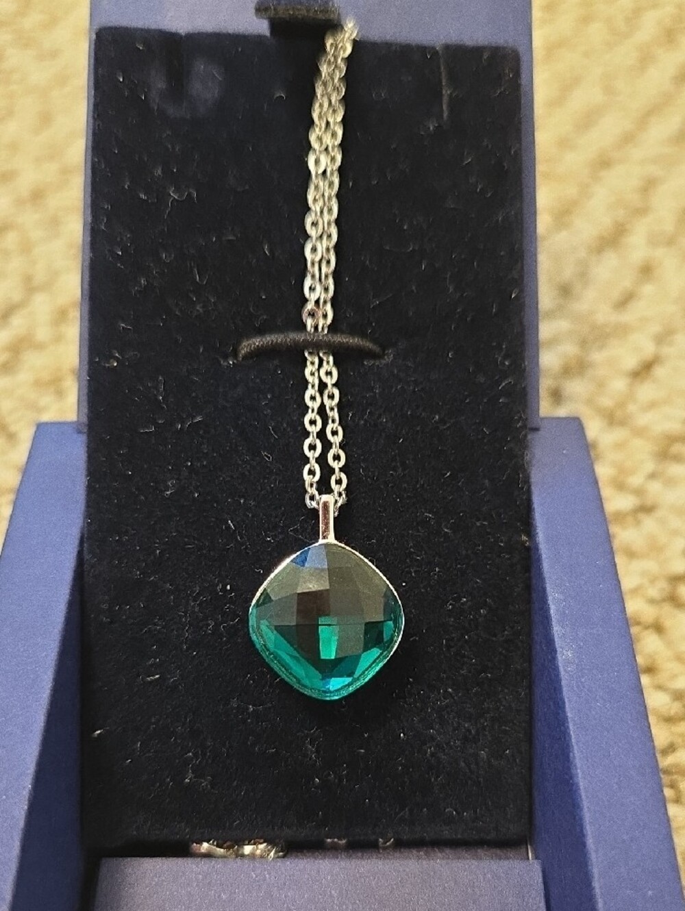 NIB Swarovski Emerald Green Faceted Cushion Pendant Necklace